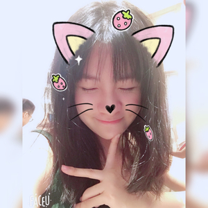 初一的舞蹈生臭脚丫放在嘴巴里
